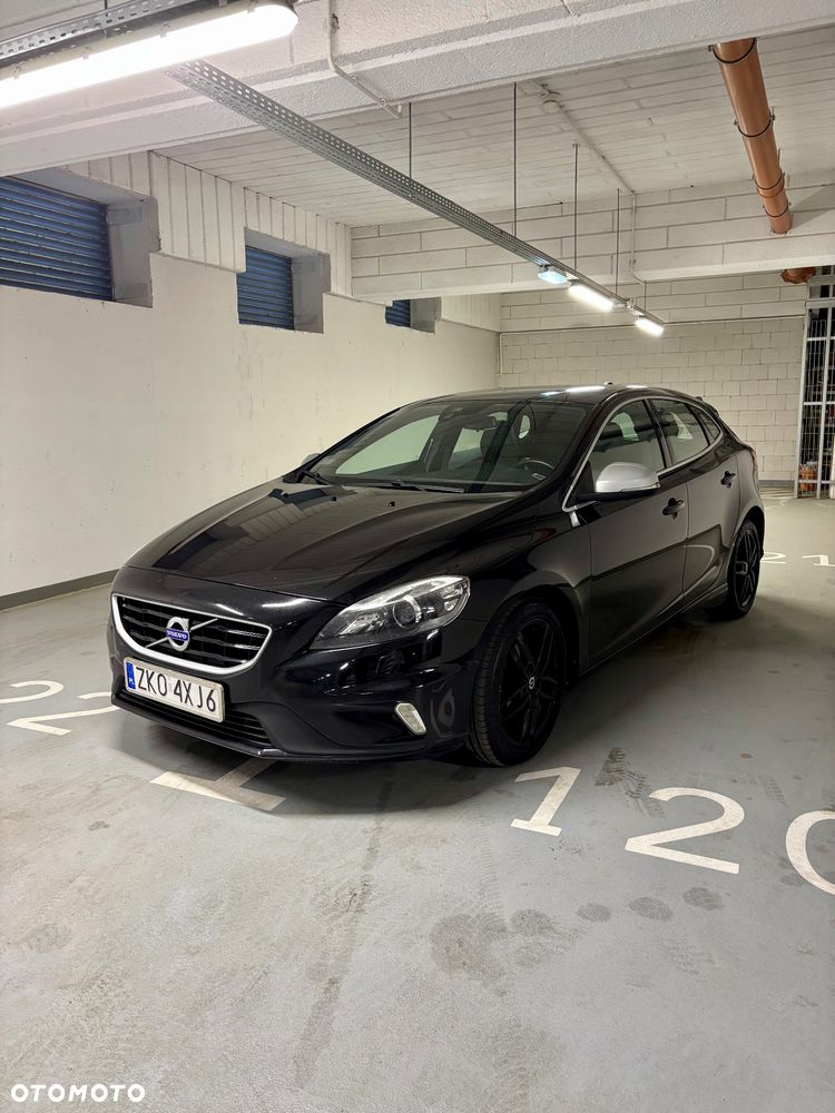 Volvo V40 D2 Drive-E R-Design Momentum - 1