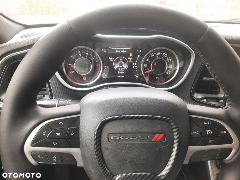 Dodge Challenger - 11