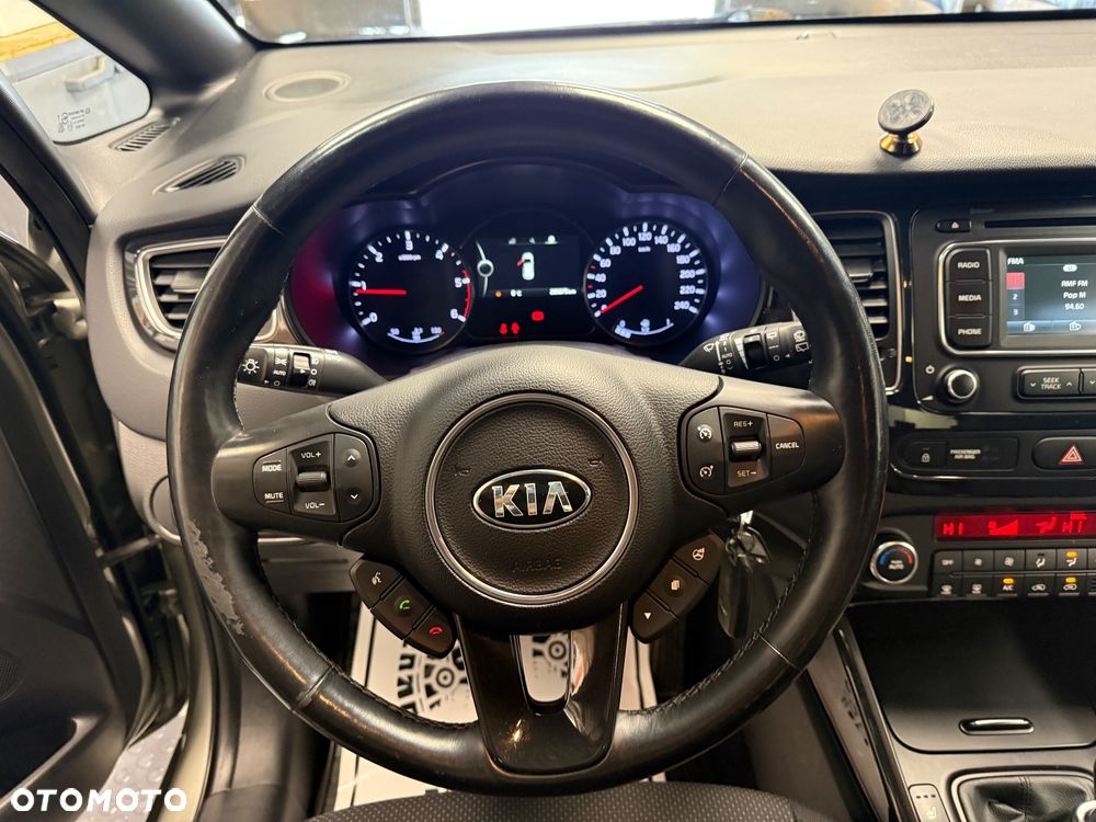 Kia Carens - 15