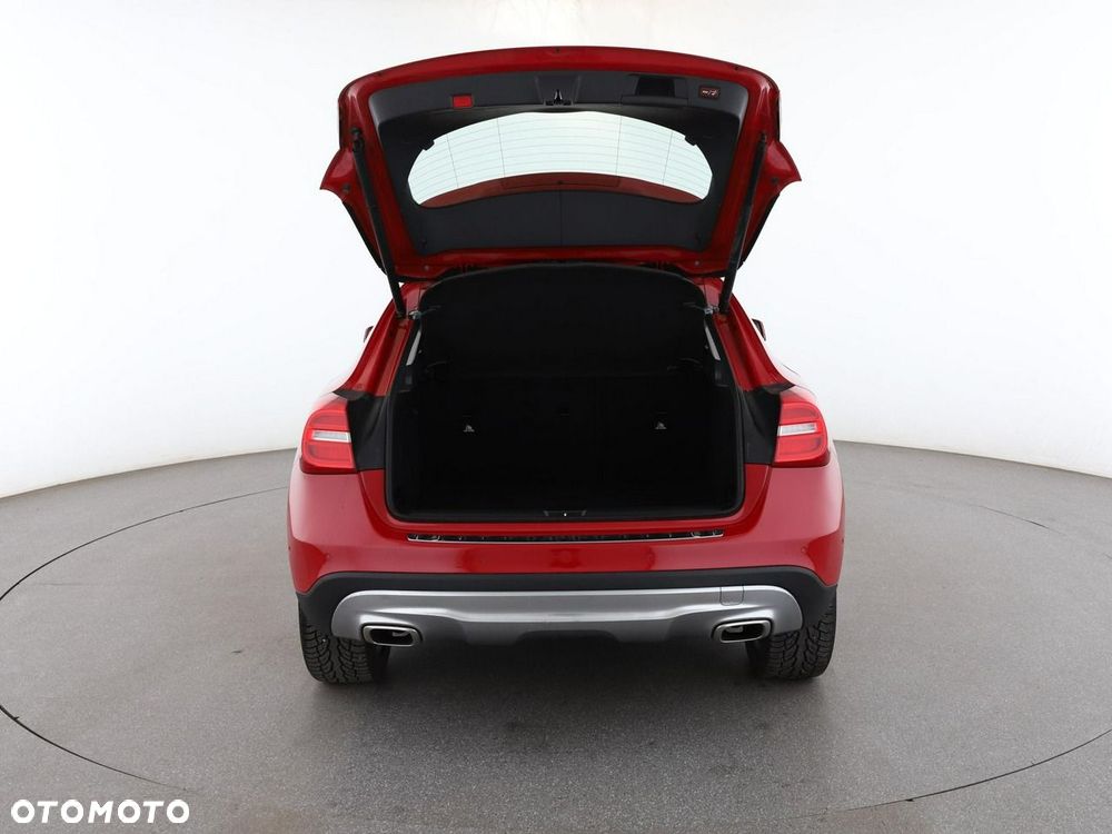 Mercedes-Benz GLA 180 7G-DCT Urban - 20