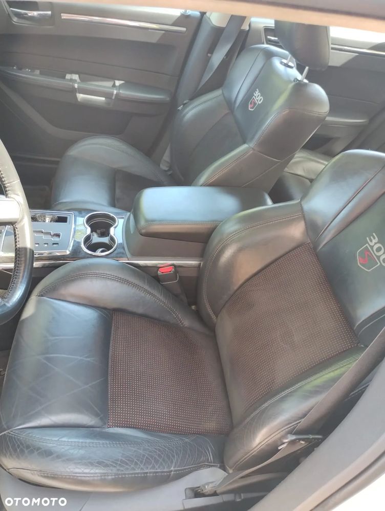 Chrysler 300s - 10