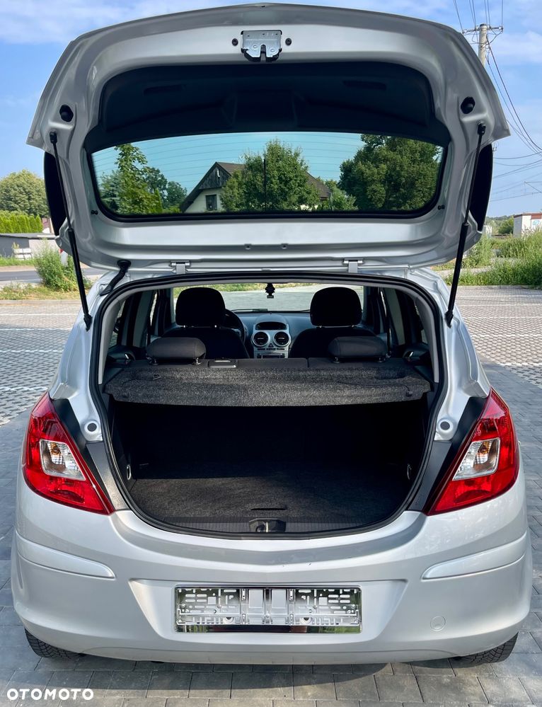 Opel Corsa 1.2 16V Cosmo - 23