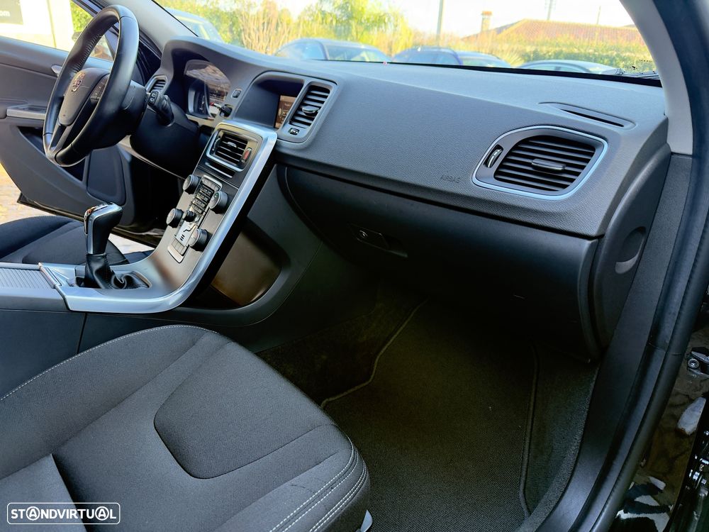 Volvo V60 Cross Country 2.0 D3 Momentum - 52