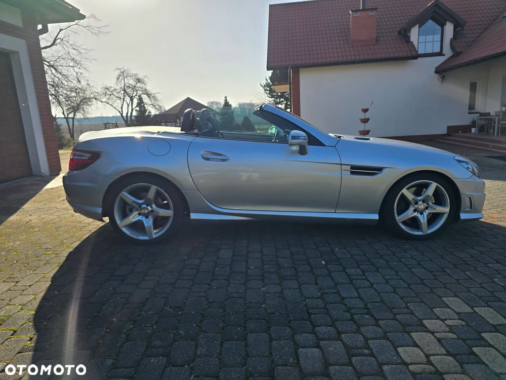 Mercedes-Benz SLK 200 (BlueEFFICIENCY) 7G-TRONIC - 23