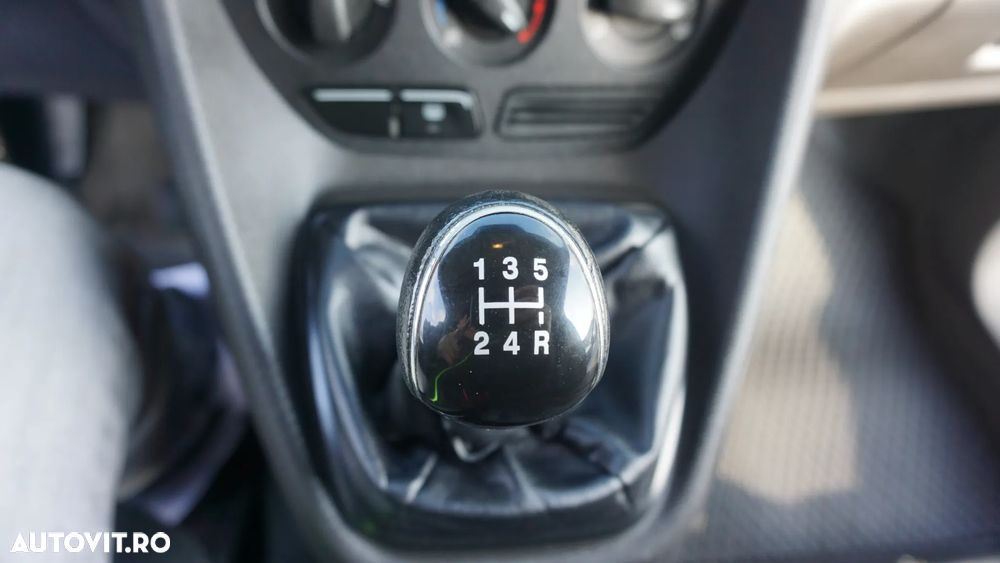 Ford Transit Connect - 23