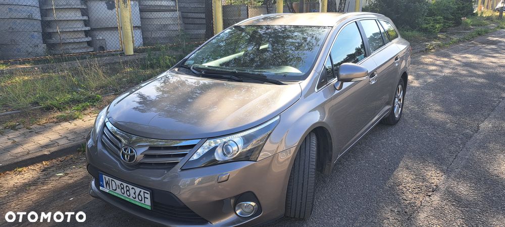 Toyota Avensis 2.0 D-4D Premium - 2