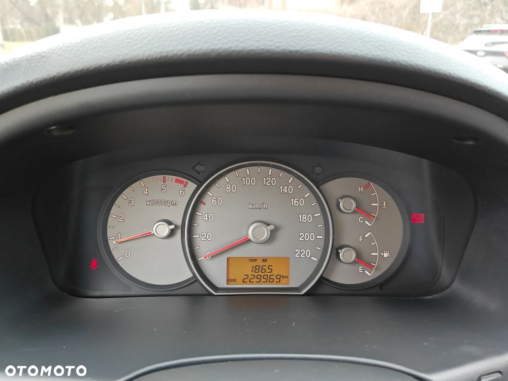 Kia Carens CRDi DPF LX - 22