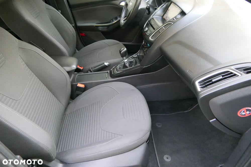 Ford Focus ver-turnier-1-5-ecoblue-start--stopp--system-titanium-style - 20