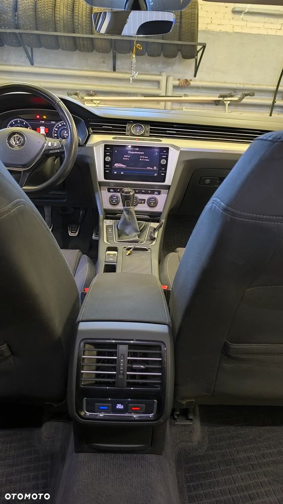 Volkswagen Passat - 16