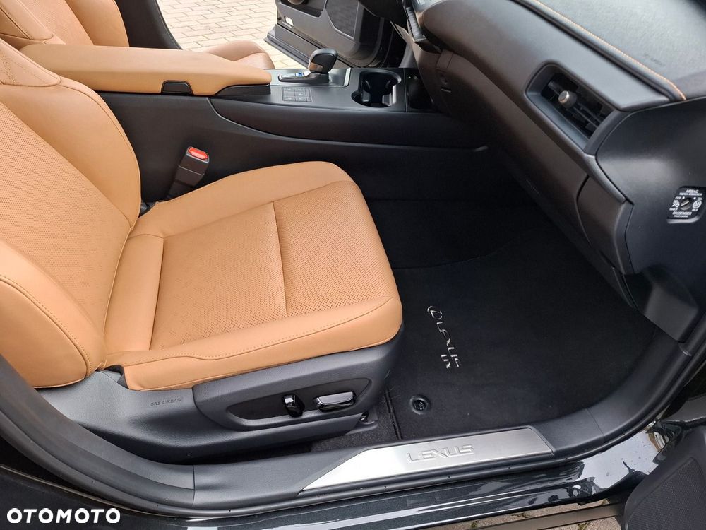 Lexus UX - 21
