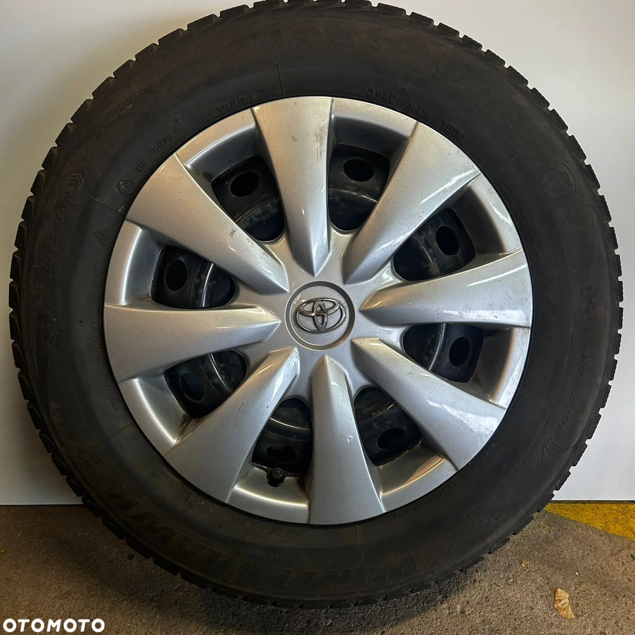 Felga stalowa Toyota OE 2150668 6Jx15" 5x114.3 ET39 + kołpak - 2