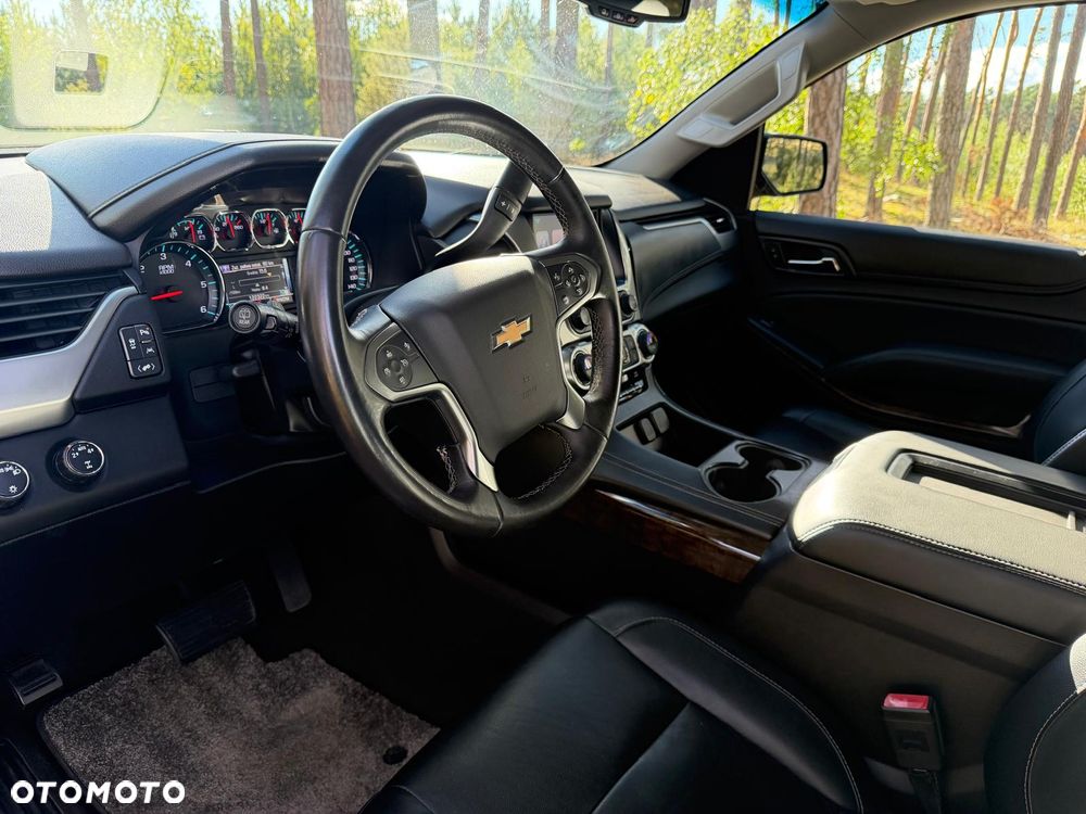 Chevrolet Suburban - 8