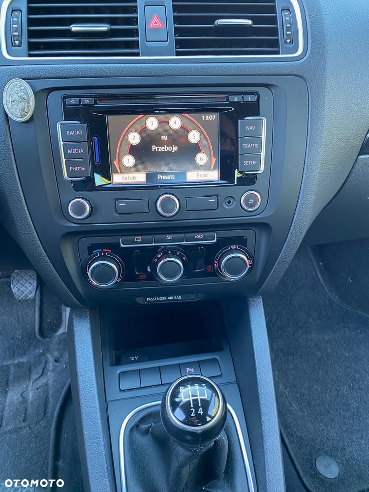 Volkswagen Jetta 1.6 TDI Comfortline - 11