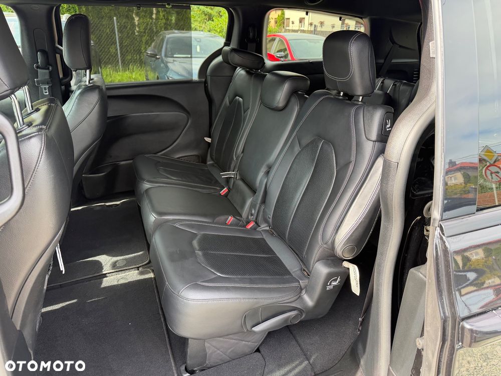 Chrysler Pacifica - 23