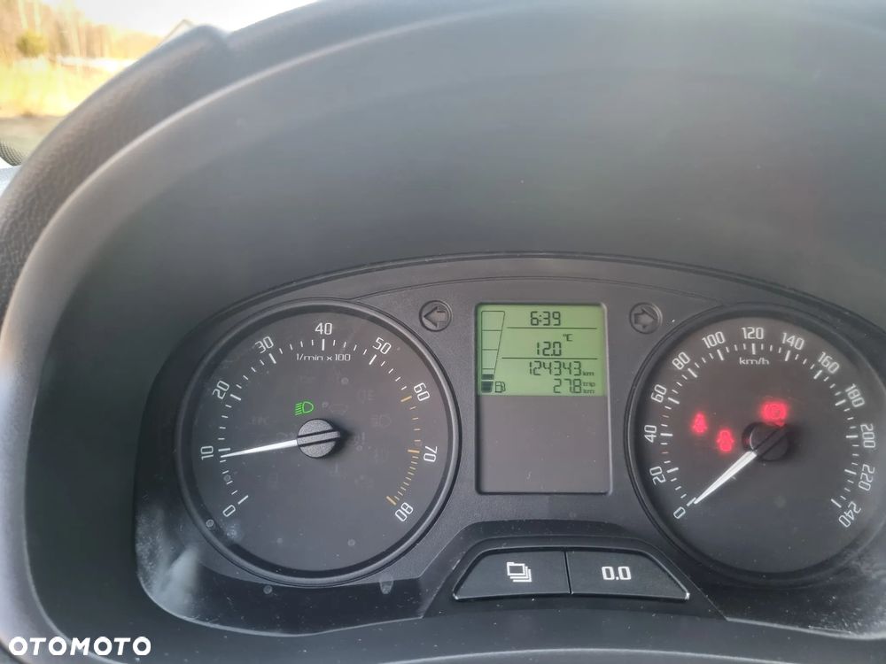 Skoda Fabia 1.2 HTP Fresh - 8