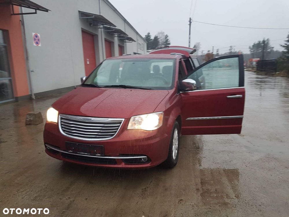 Chrysler Town & Country - 2