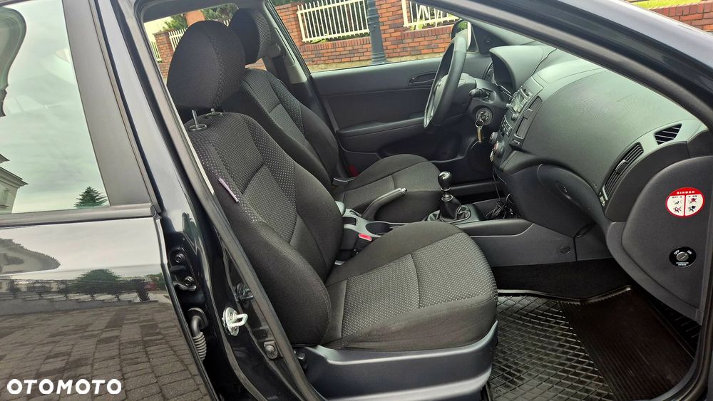 Hyundai i30 1.4 Classic + - 12