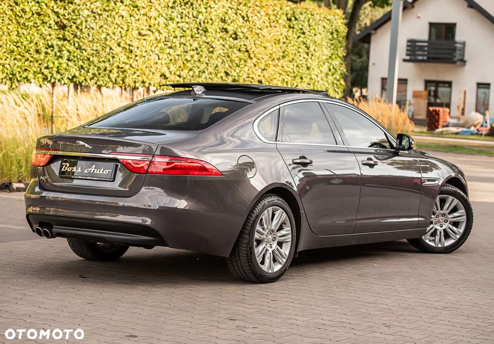 Jaguar XF ver-20d-sportbrake-portfolio - 13