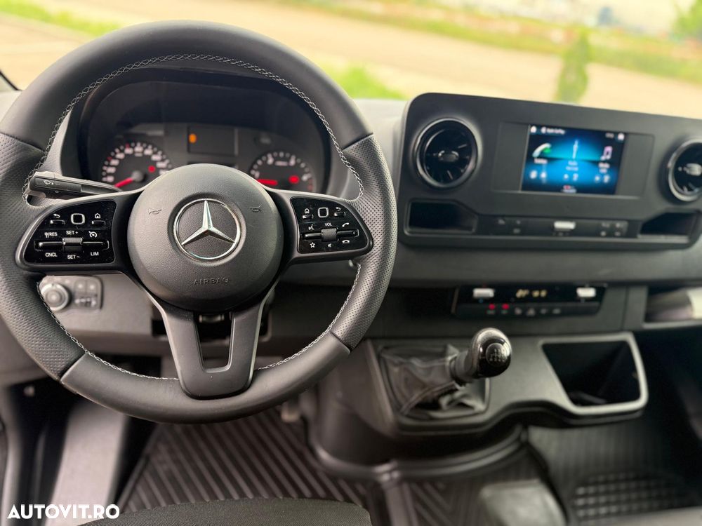 Mercedes-Benz Sprinter - 11