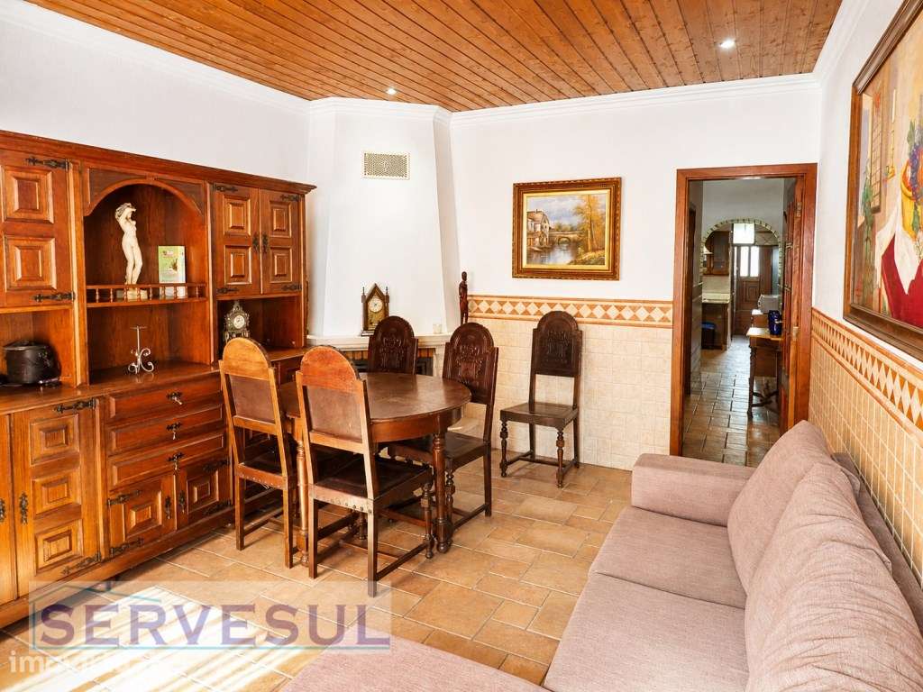 Acolhedora Casa geminada de 3 quartos, localizada na zona histórica... - Grande imagem: 2/32
