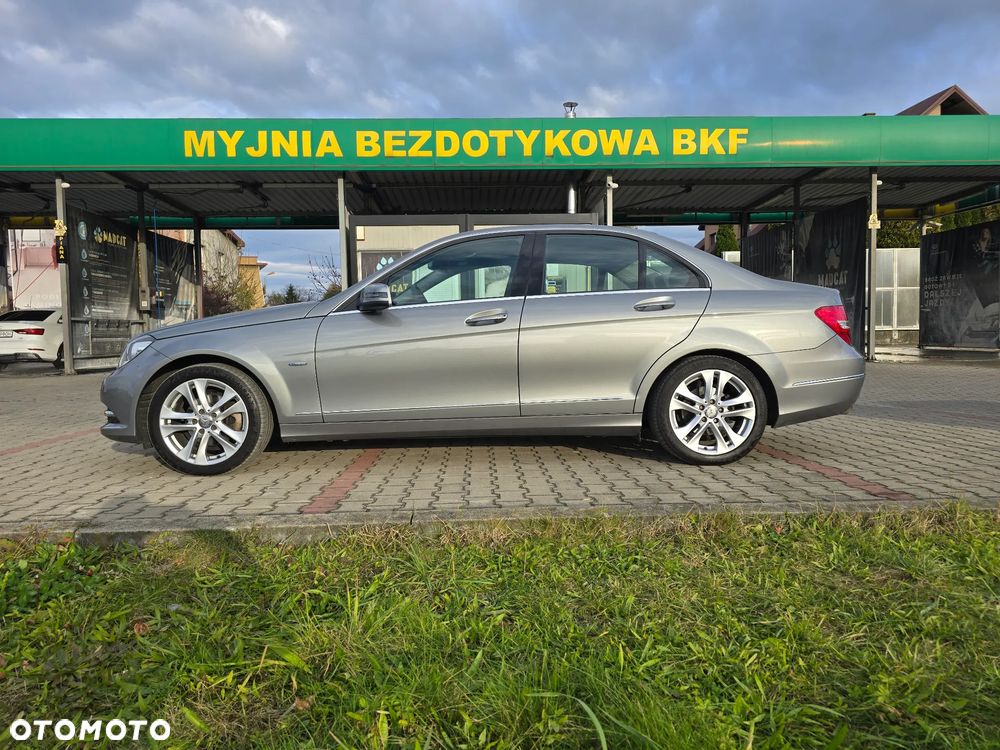 Mercedes-Benz Klasa C 180 CGI BlueEff Avantgarde - 5