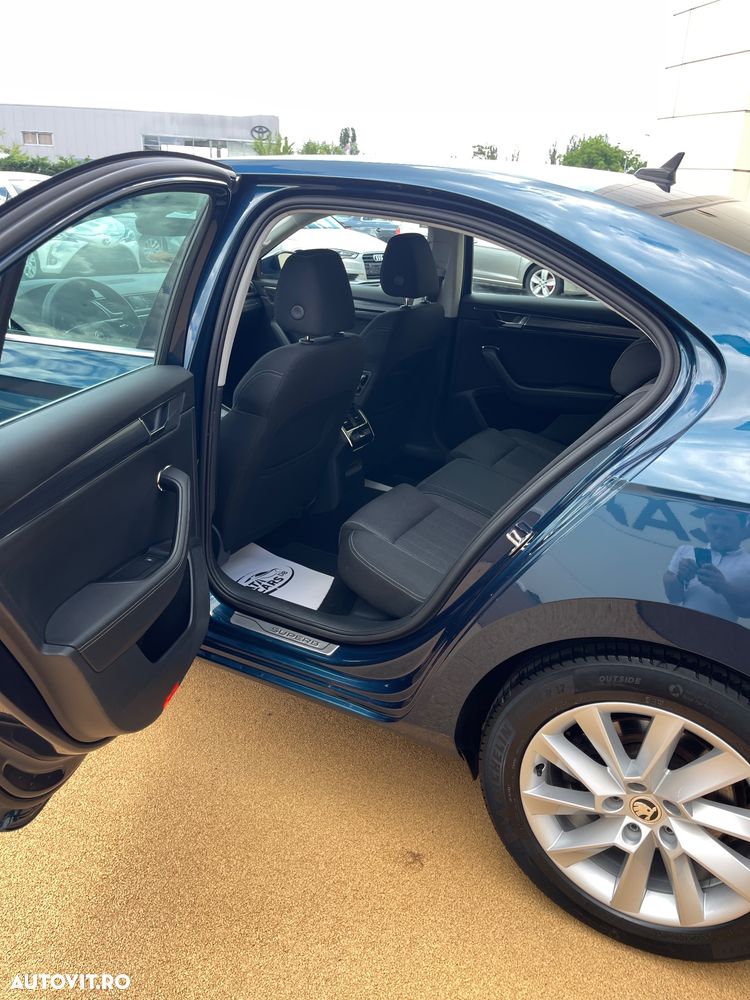 Skoda Superb 2.0 TDI DSG Premium Edition - 27