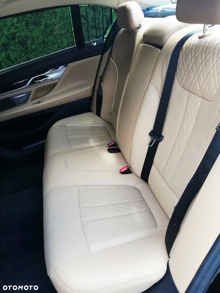 BMW Seria 7 750Li xDrive - 6