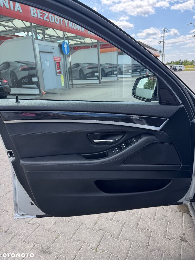 BMW Seria 5 530d xDrive - 11