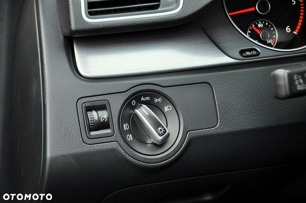 Volkswagen Passat - 36