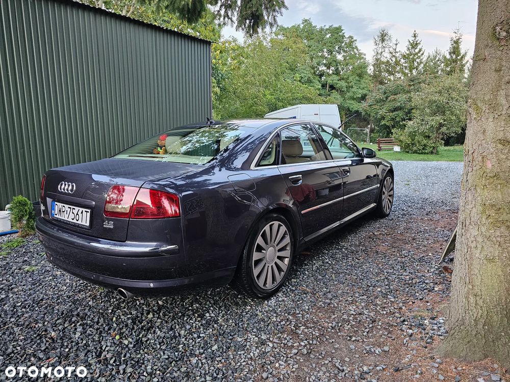Audi A8 4.2 Quattro - 12