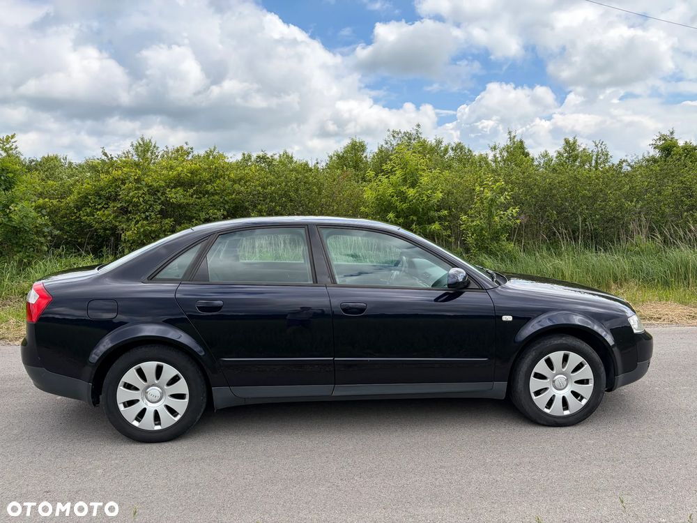 Audi A4 Limousine - 8