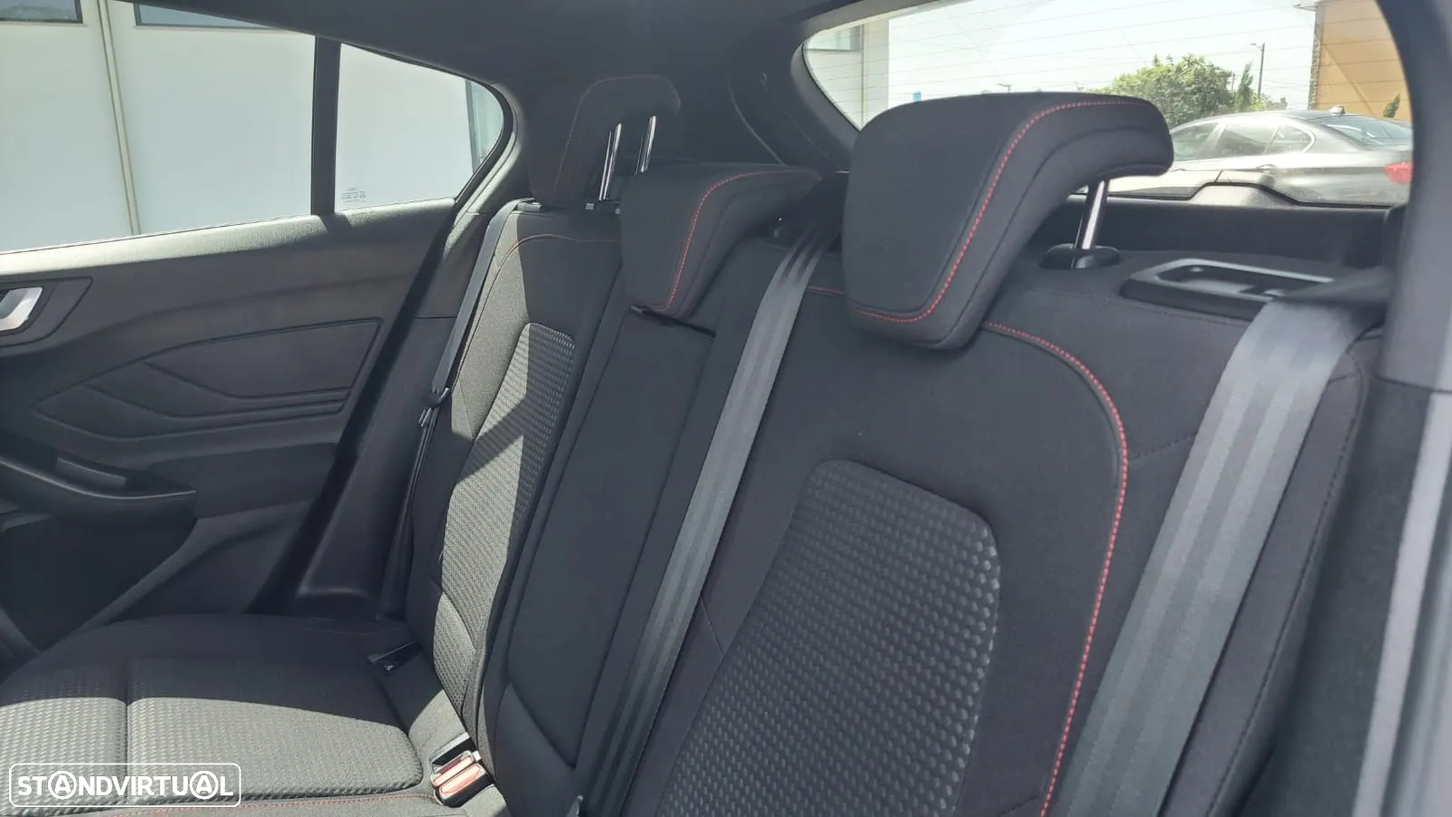 Ford Focus 1.0 EcoBoost MHEV ST-Line X - 24