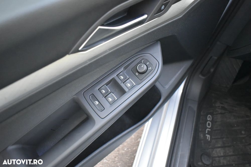 Volkswagen Golf 1.0 eTSI DSG MHEV Life - 12