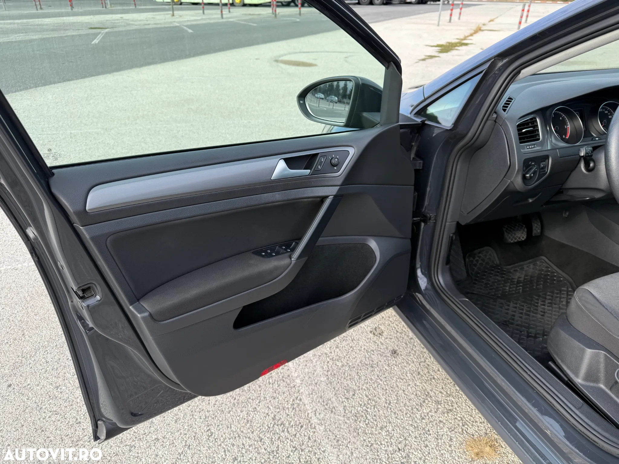 Volkswagen Golf 1.6 TDI DPF BMT DSG Trendline - 11