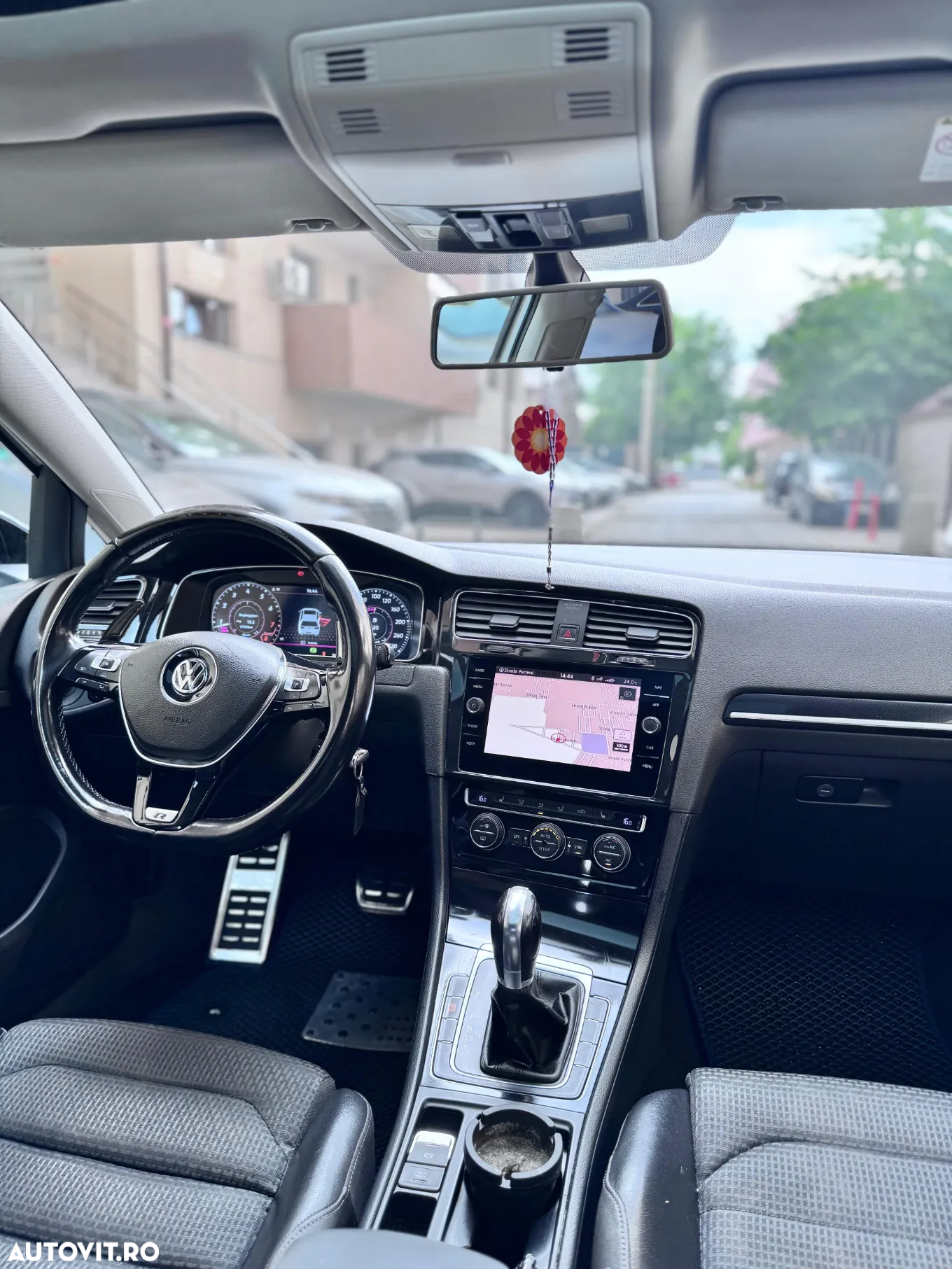 Volkswagen Golf 1.6 TDI DSG Highline - 11