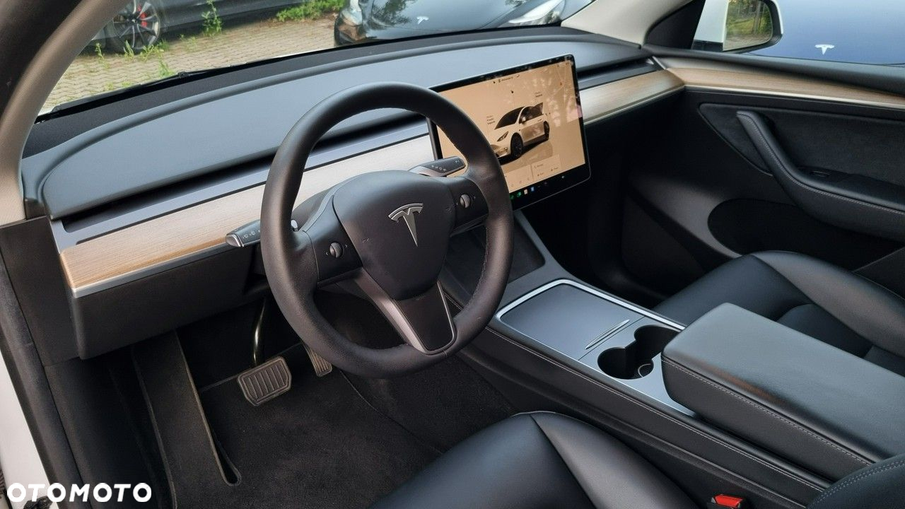 Tesla Y - 19