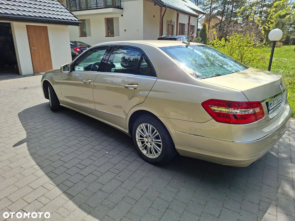 Mercedes-Benz Klasa E 300 CDI BlueEff Elegance - 4