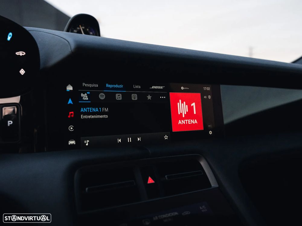 Porsche Taycan Cross Turismo 4S - 24