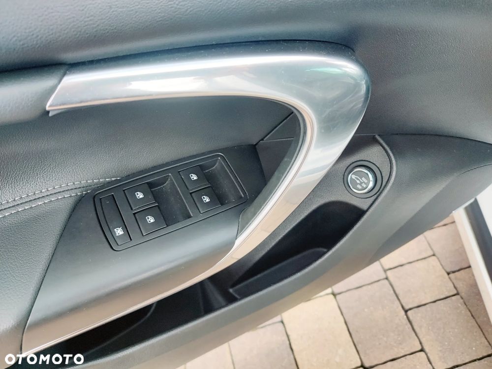 Opel Insignia - 11