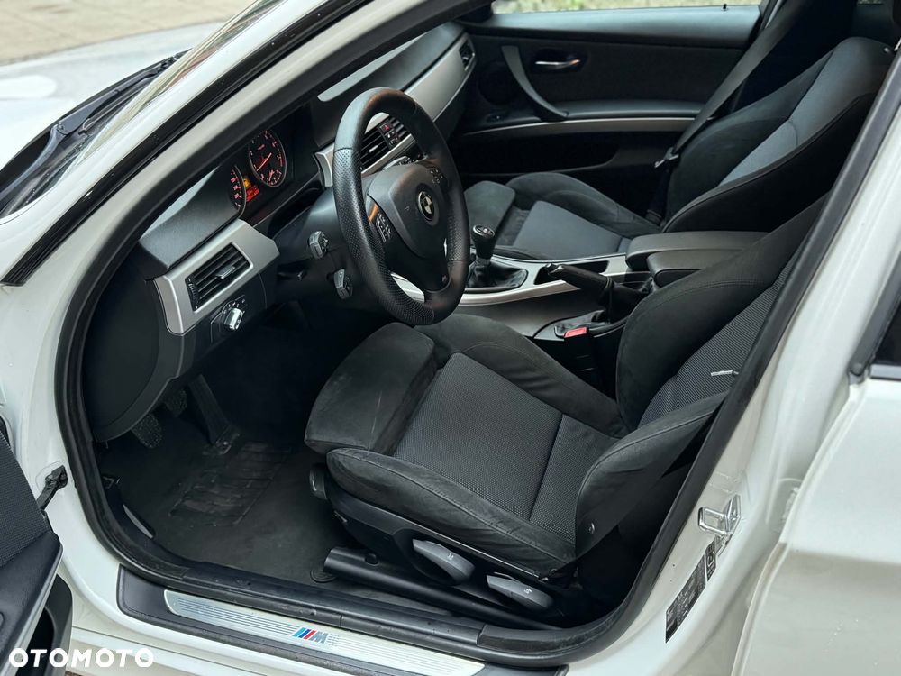 BMW Seria 3 320i - 25
