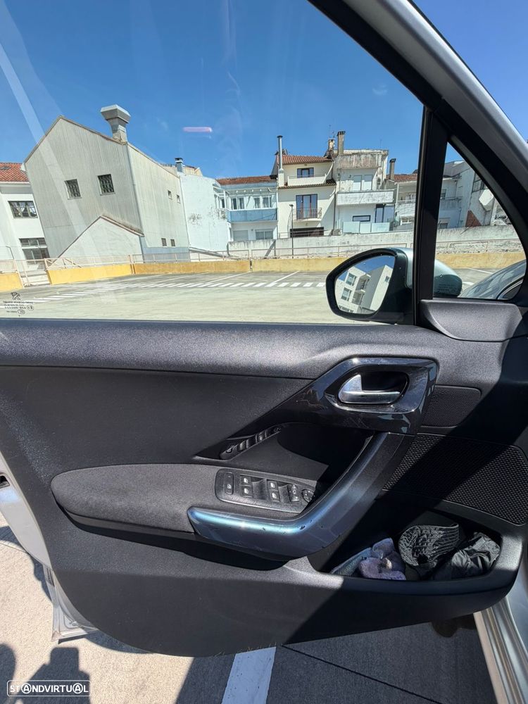 Peugeot 208 1.4 HDi Allure - 8