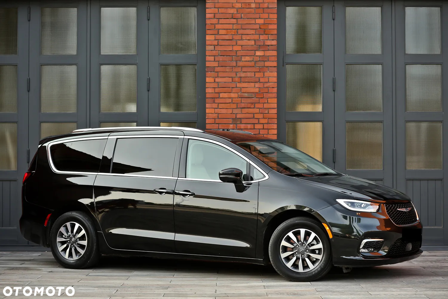 Chrysler Pacifica - 4