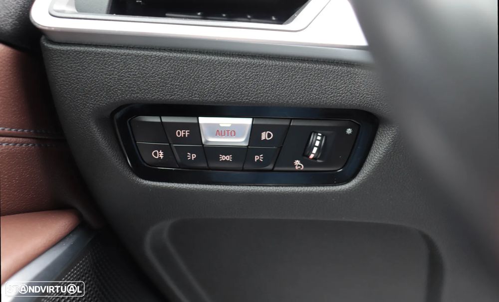BMW 320 e Pack M Auto — fotografia 35