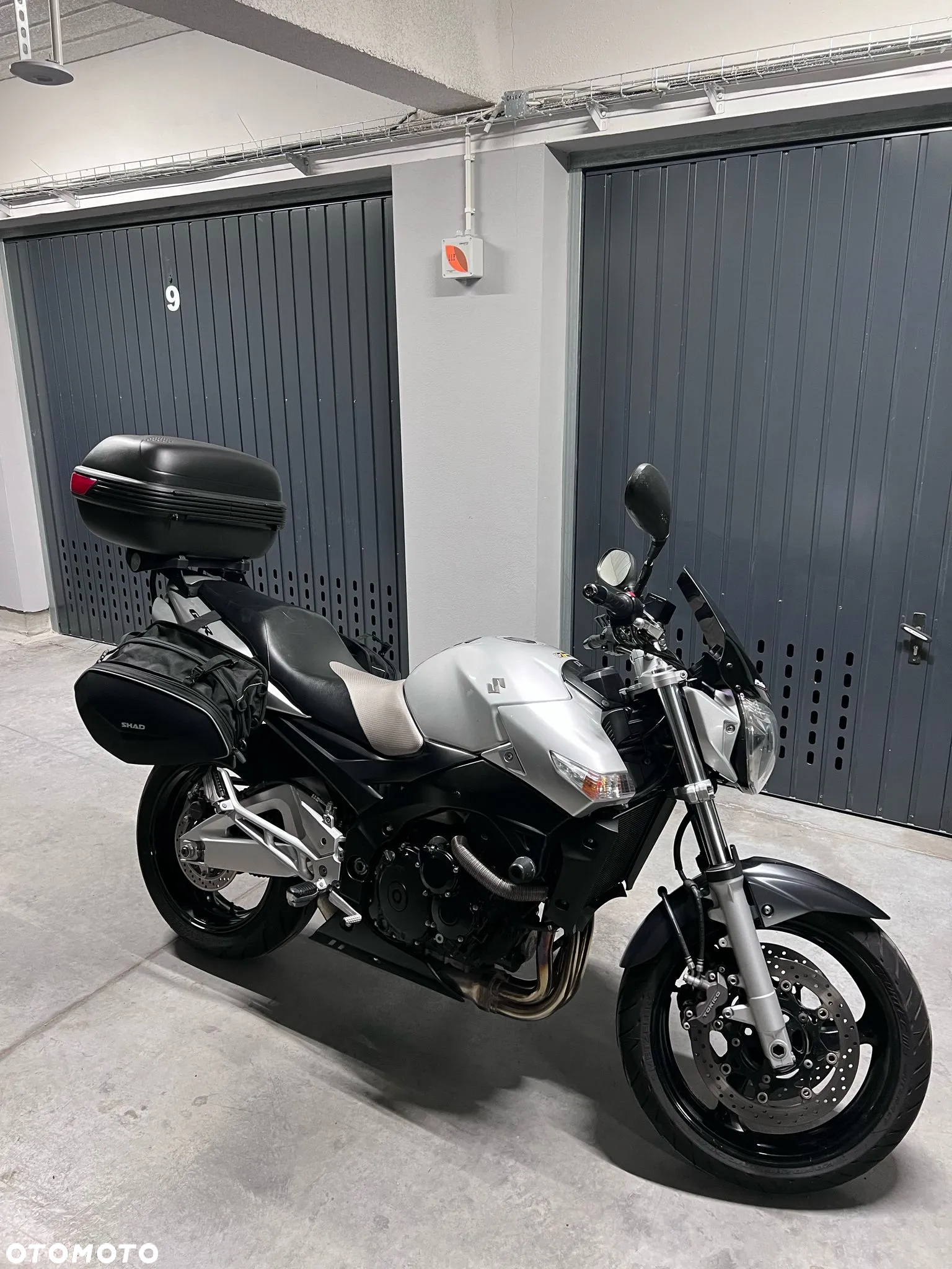Suzuki GSR - 17
