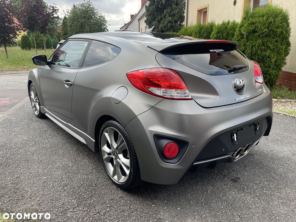 Hyundai Veloster - 4