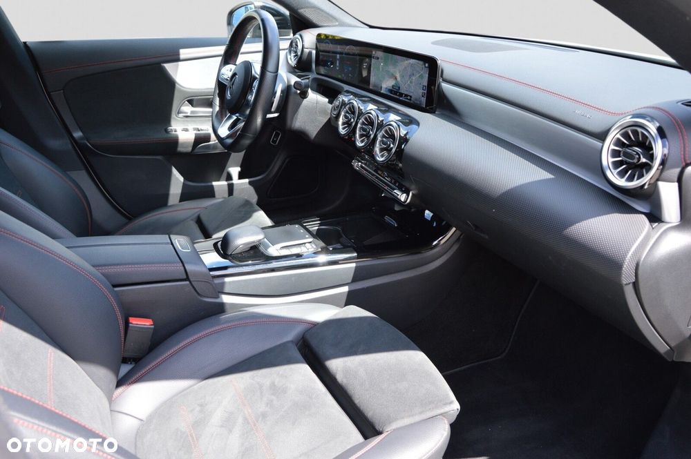 Mercedes-Benz CLA - 24