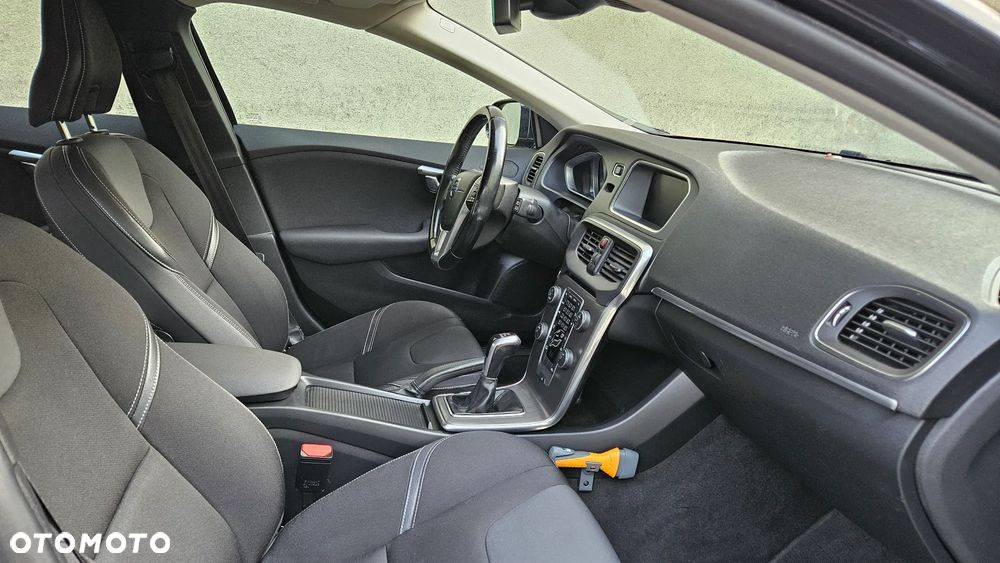 Volvo V40 D4 Momentum - 17