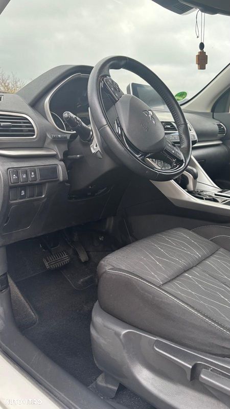 Mitsubishi Eclipse-Cross 1.5-litre 16-valve DOHC MIVEC 4X4 Intense+ Aut. - 25