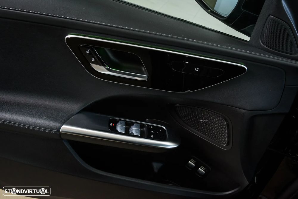 Mercedes-Benz C 300 e AMG Line - 13