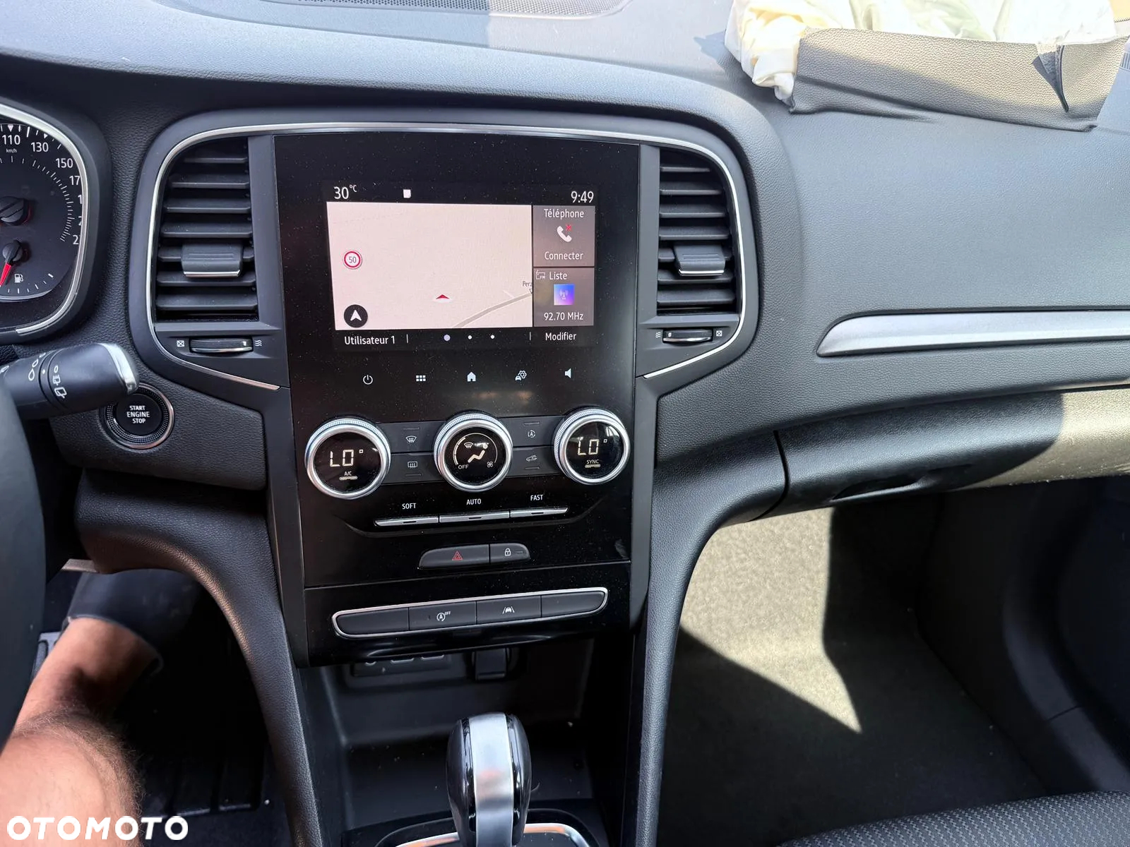 Renault Megane 1.5 Blue dCi Equilibre EDC - 8